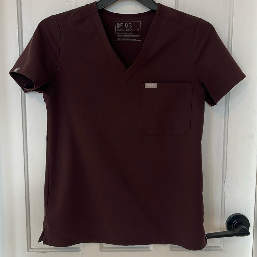FIGS ESPRESSO WOMENS SCRUB TOP